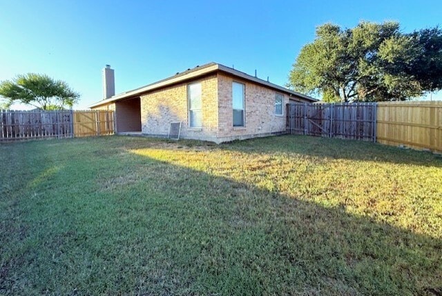 Building Photo - Beautifully Designed Home New Flooring throughout