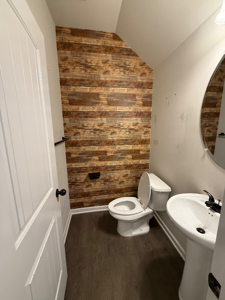 Building Photo - 1050 Mcconaughy Ct