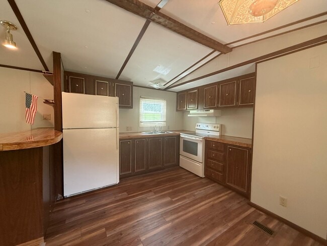 Building Photo - 2 Bedroom 2 Bath Mobile Home in Greeneville, TN