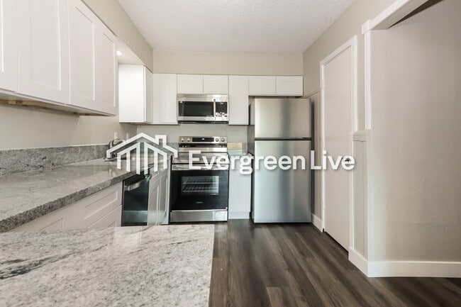 Building Photo - 1501 Shady Ln