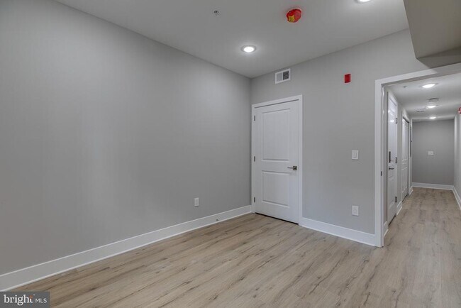 Building Photo - 2113 Master St