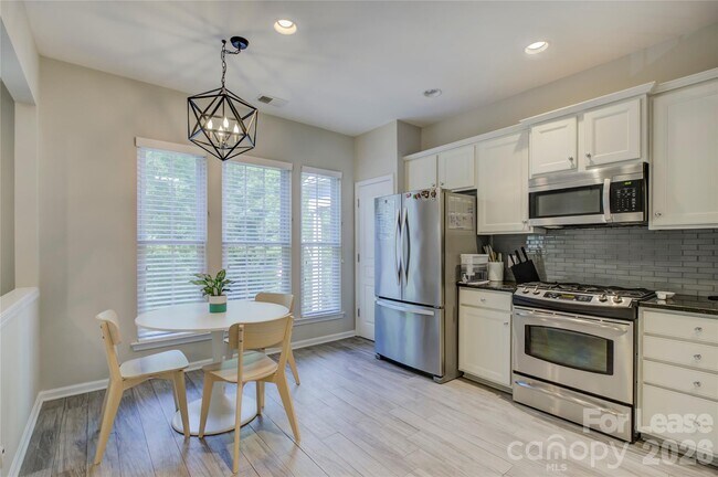 Building Photo - 629 6th Baxter Crossing