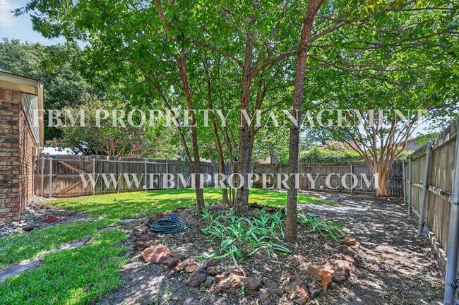 Building Photo - 407 Woodhurst Dr