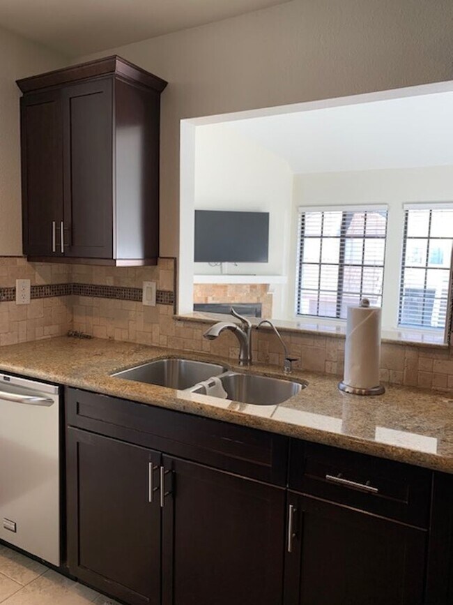 Building Photo - 407 Shoreview Dr