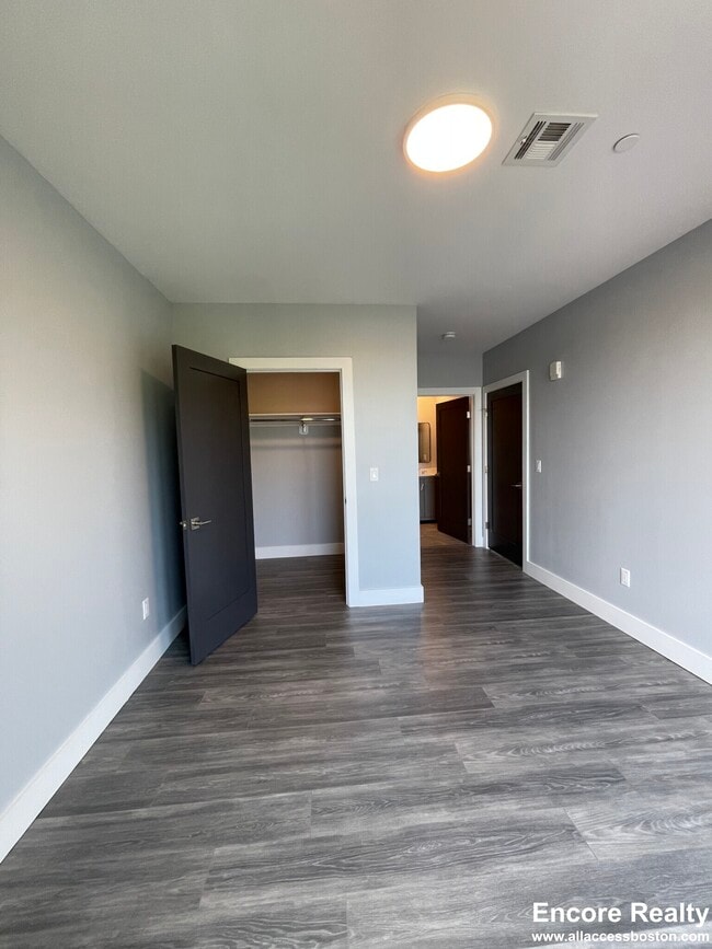 Building Photo - 365 Western Ave