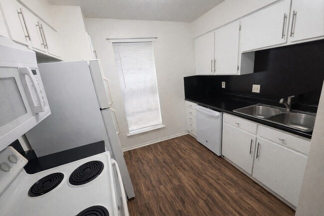 Building Photo - 217 Church St