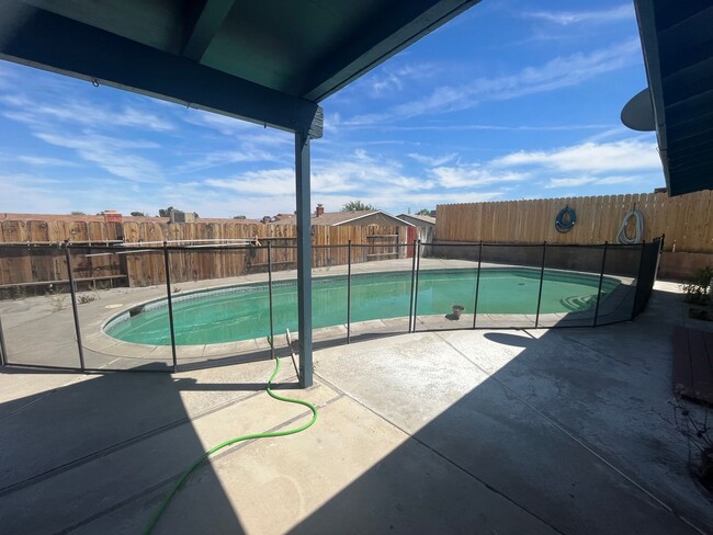 Building Photo - Beautiful Home available now