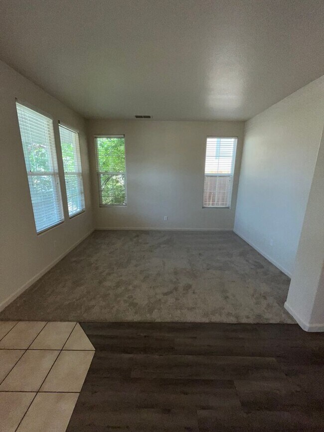 Building Photo - 5 Bed | 3.5 Bath | 2368 SF | 2 Car garage | Two Story | Tenant pays $175 for WS&G