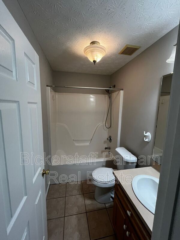 Building Photo - 8012 Rocky Creek Dr