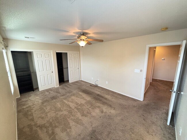 Building Photo - Gorgeous 3Bed/2.5Bath, 2-Story Home located in the SW part of the valley