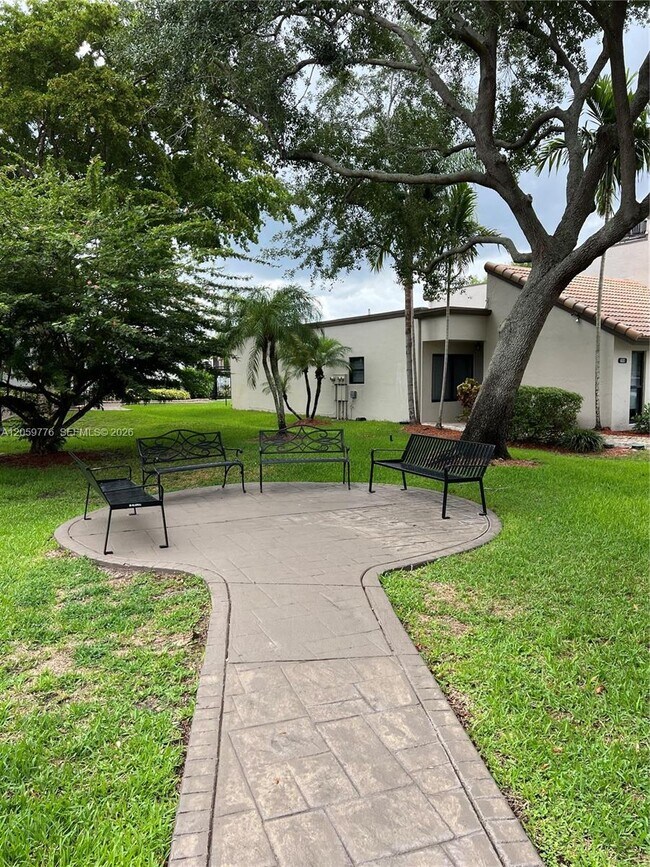 Building Photo - 958 Mockingbird Ln