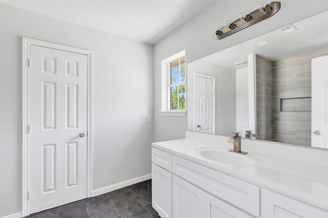 Building Photo - 10445 Wicklowe St