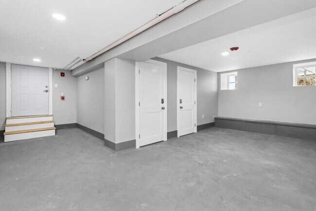Building Photo - 66 Stanley St