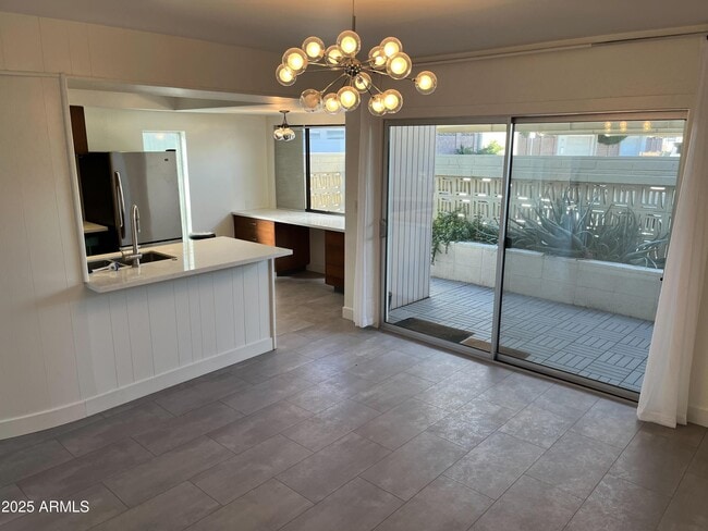 Building Photo - 3713 E Glenrosa Ave