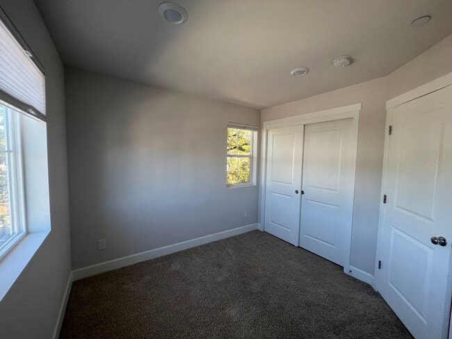 Building Photo - Beautiful 4 Bedroom 3.5 BA Home! Mother in Law Suite, Attached Garage & Top floor Bonus Room!