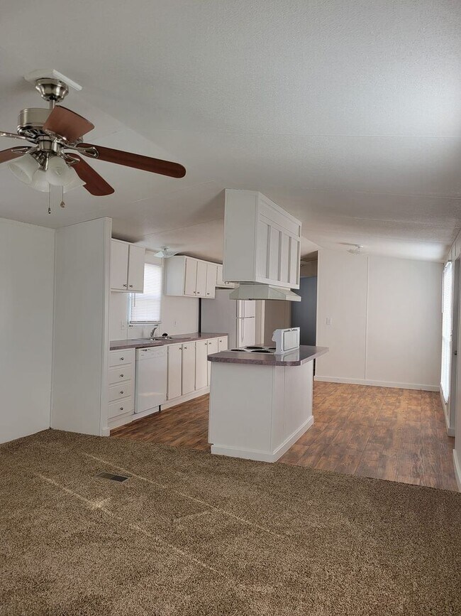 Building Photo - Ready to move in!