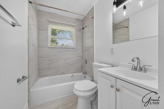 Building Photo - 3 Bedroom - 1 Bath - Warrendale - $1450