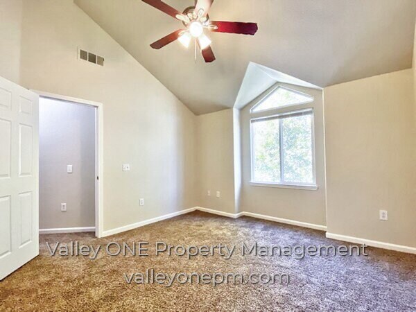 Building Photo - COMING SOON! Private Ground Floor Townhome in Desirable Complex with Attached 2 Car Garage
