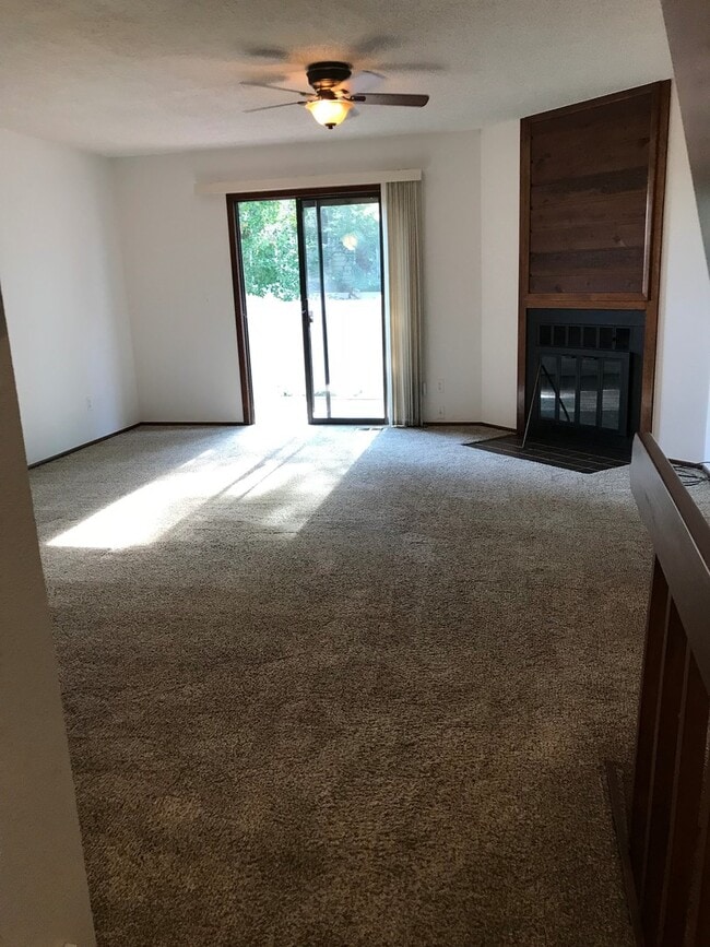 Building Photo - 1513 Seneca Cir
