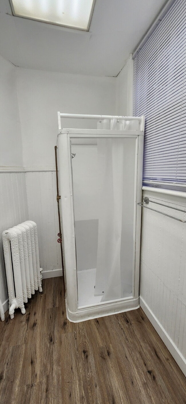 Building Photo - 119 E 3rd St