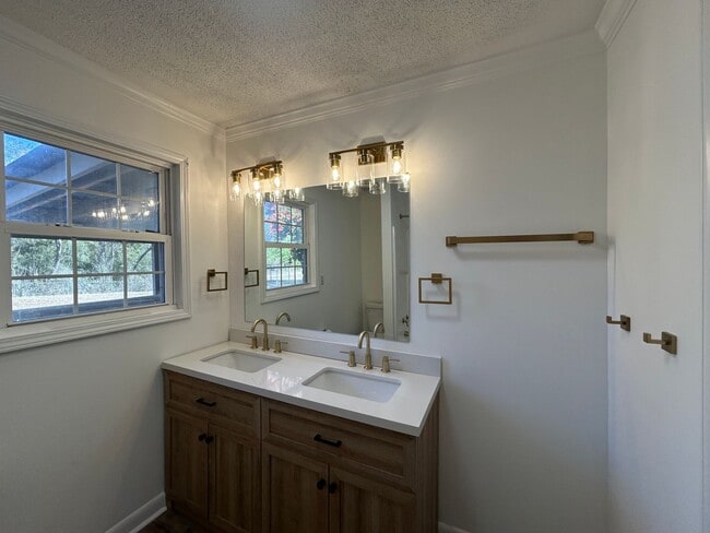 Building Photo - 59 Cricket Ln