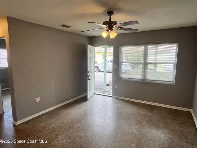 Building Photo - 1420 Avocado Ave