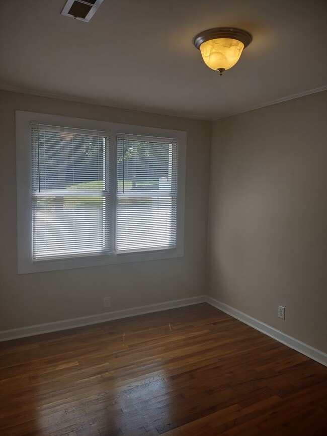 Building Photo - 2 Bedroom 1 Bath Condo in the Cottages of ...