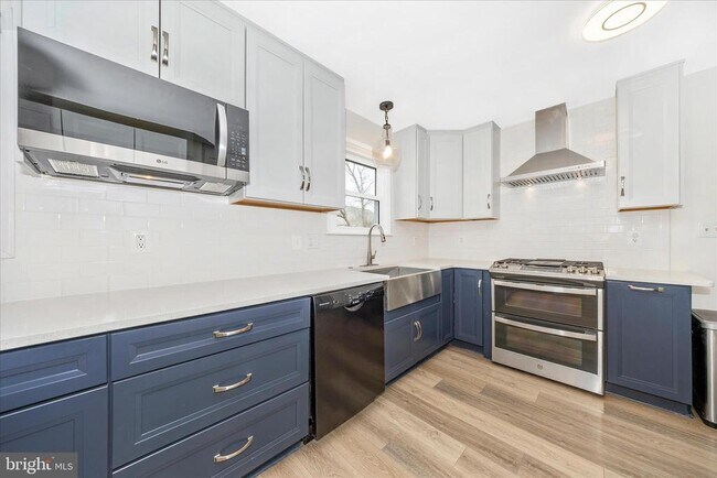 Building Photo - 6634 Rockridge Rd