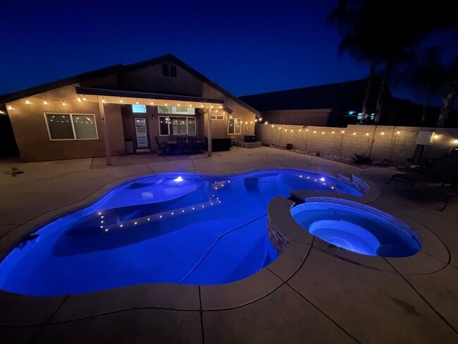 Building Photo - 9415 Godiva Ave