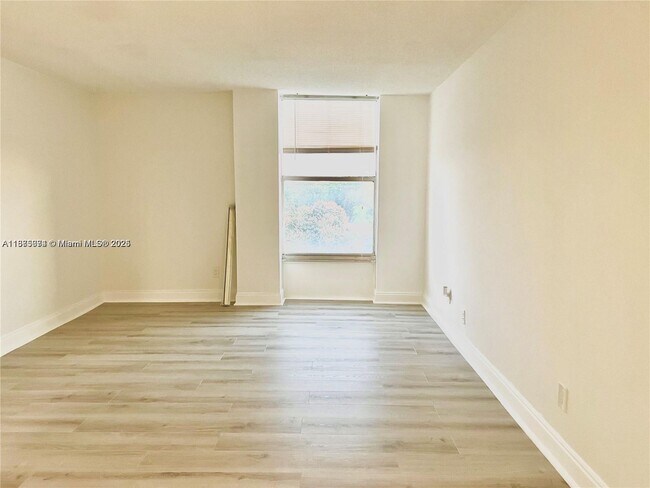 Building Photo - 2020 NE 135th St