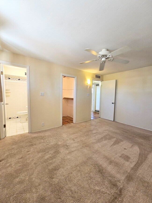 Building Photo - Spacious 3 bd 2 bath home.