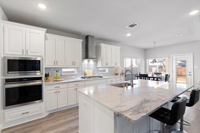 Building Photo - 1412 Summer Ln