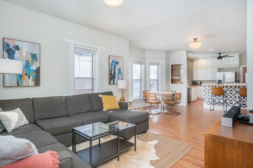 SO MUCH LIGHT! - 515 West Mulberry Street
