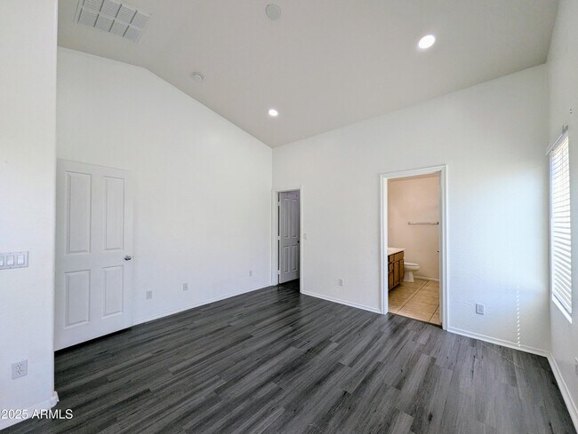 Building Photo - 13959 W Country Gables Dr