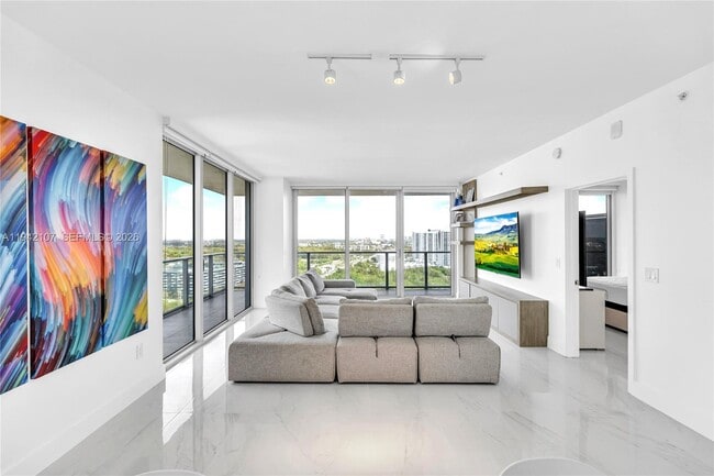 Building Photo - 16385 Biscayne Blvd