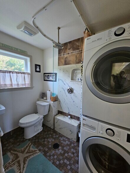 Downstairs bath and laundry - 150 Franklin Rd