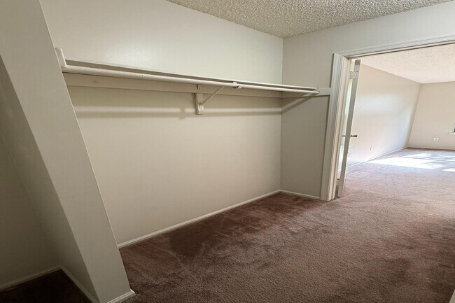 Building Photo - 166 Sussex Pl