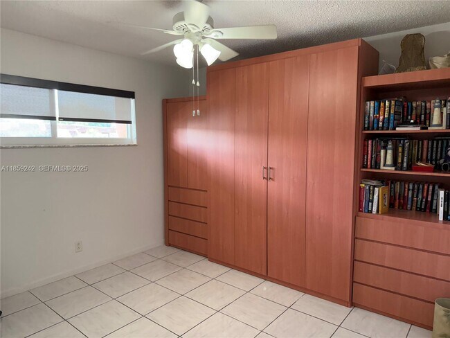 Building Photo - 8981 S Hollybrook Blvd