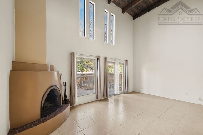 Building Photo - 3161 Plaza Blanca