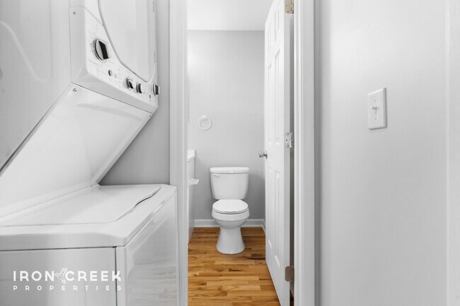 Building Photo - Charming Two-Bedroom Home in Woodfin with ...