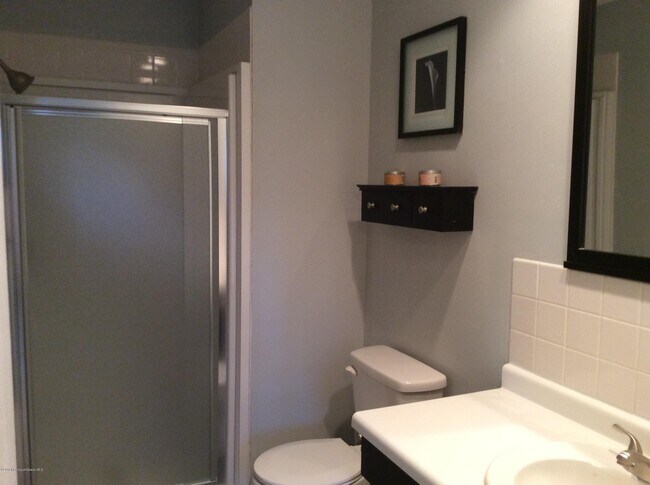 Building Photo - 185 Clubhouse Dr