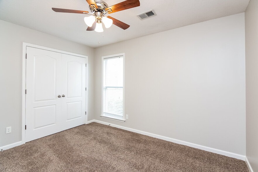 Building Photo - 1597 Far Dr