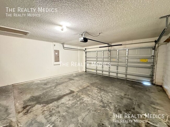 Building Photo - 321 Drum Ln