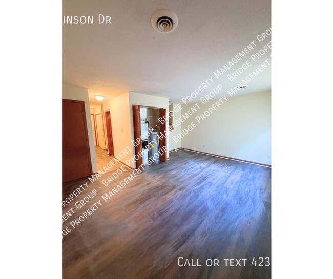 Building Photo - 6929 Robinson Dr