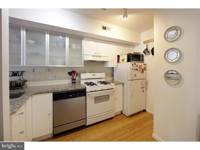 Building Photo - 447 Fairmount Ave