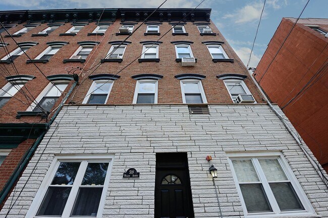 Building Photo - 519 Willow Ave