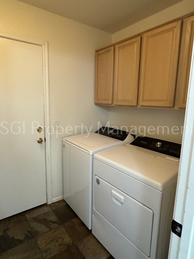 Building Photo - 2602 E Beautiful Ln