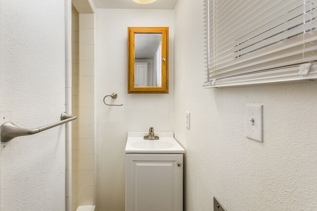 Building Photo - 1359 Jasper Ave