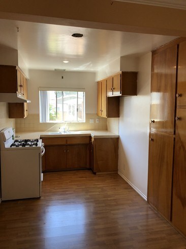 Kitchen - 632 W Milford St