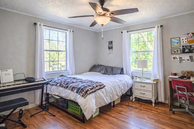 Building Photo - 470 Clover St